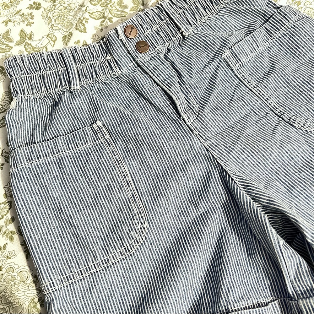 Cyrillus Blue and White Striped High Waist Shorts : Box L01: